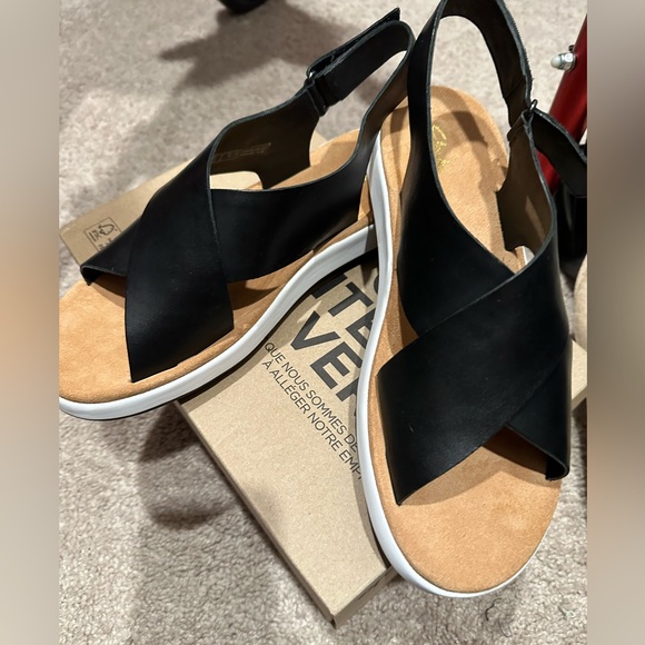 Clark Sandals - Picture 2 of 9